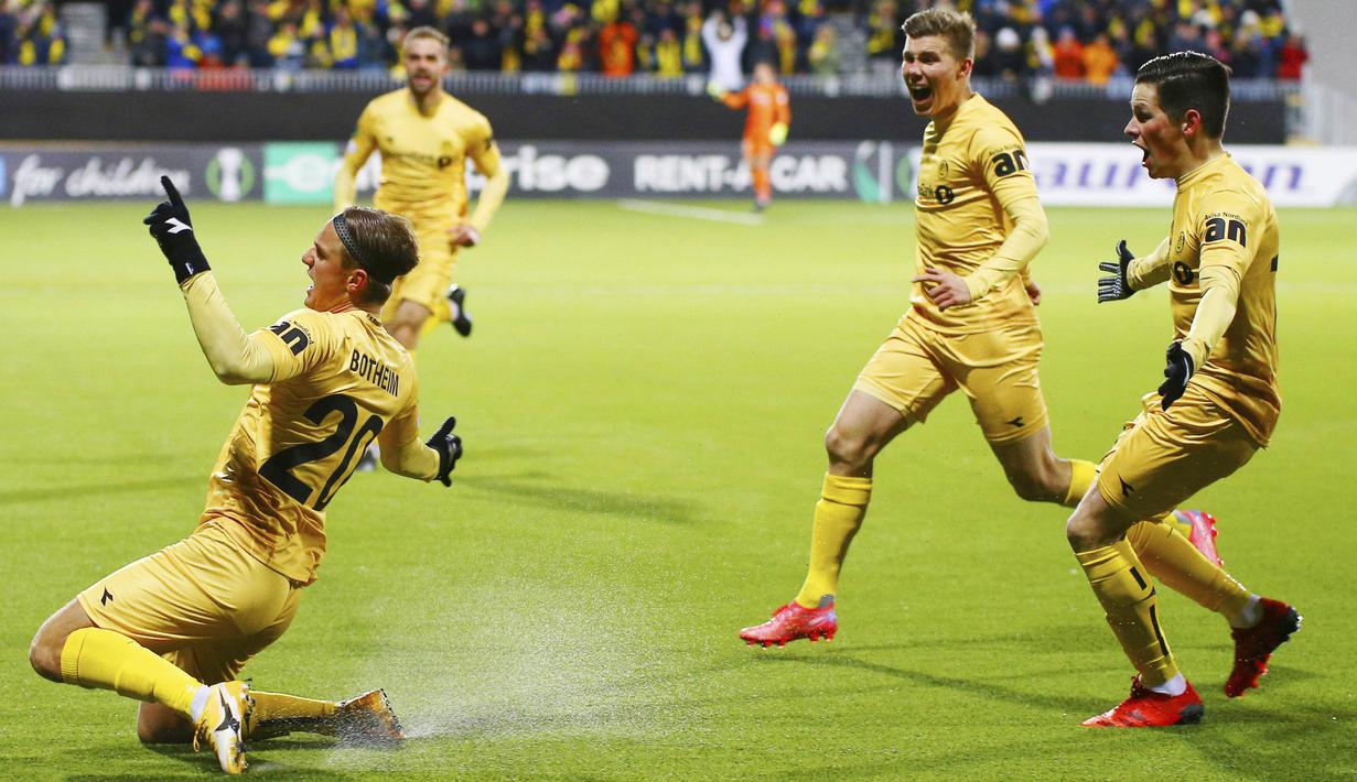 Erik Botheim menjadi pahlawan kemenangan Bodo/Glimt dengan memborong tiga gol sedangkan tiga gol lainnya dicetak oleh Patrick Berg, Ola Solbakken dan Amahl Pellegrino. Sementara AS Roma hanya mampu mencetak gol hiburan melalui Carles Perez. (Mats Torbergsen/NTB Scanpix via AP)