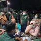 Pelaksanaan vaksinasi di salah satu masjid di Situbondo yang dilakukan Kodim 0823 Situbondo (Istimewa)