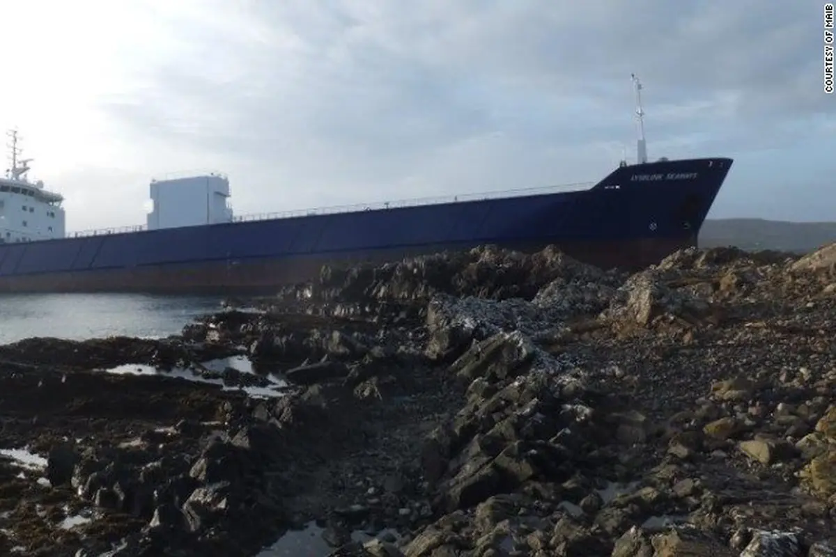 Mabuk Berat, Pelaut Rusia Tabrakkan Kapal 7.000 Ton ke Pantai Penuh Batu