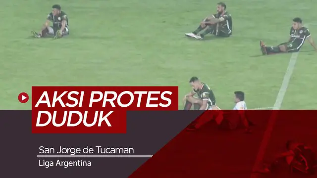 Tidak Puas Keputusan Wasit, Klub Argentina Lakukan Aksi Duduk Diam di Lapangan
