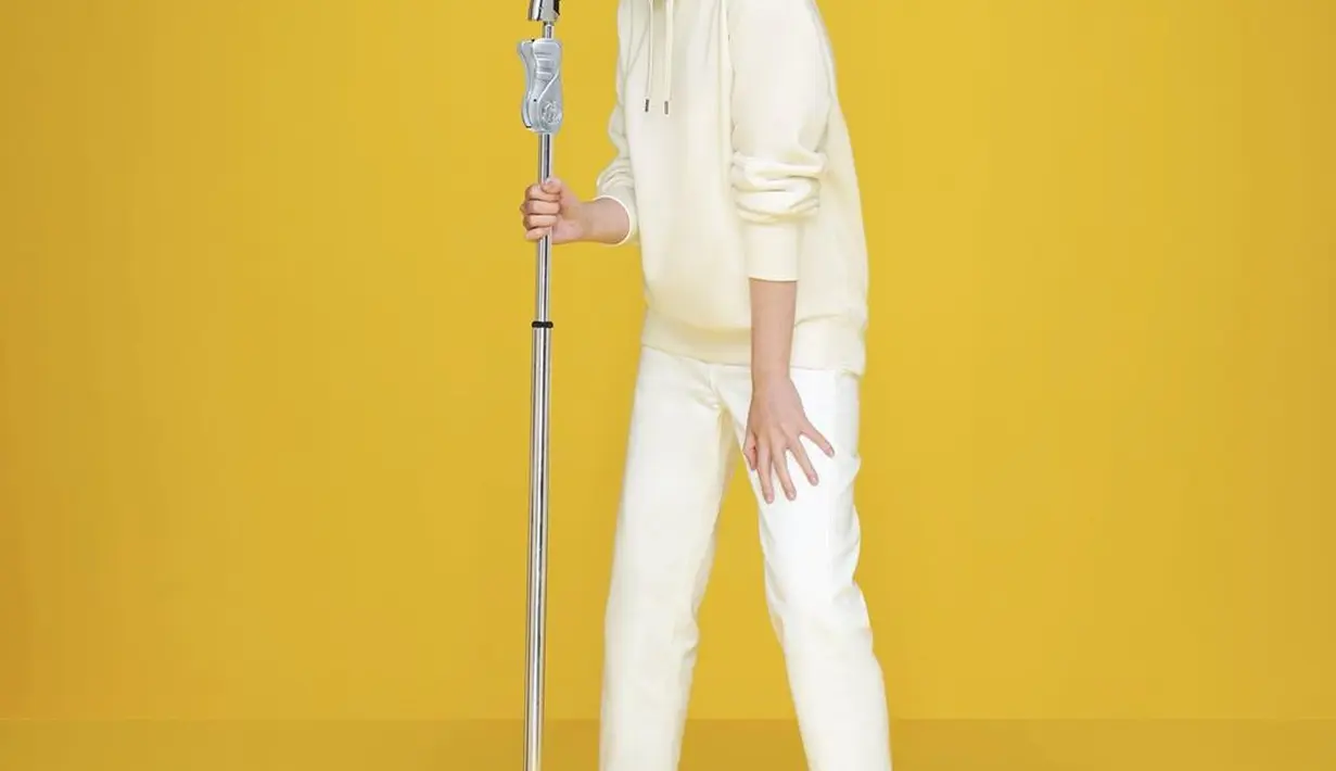 Isyana (Instagram/isyanasarasvati)