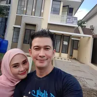 Aktor Mandala Shoji sangat populer pada tahun 2000-an. Pria kelahiran Surabaya 40 tahun silam  itu juga sukses menjadi host dalam acara reality show. Setelah lama tak terlihat di layar kaca, berikut potret terbarunya. [Instagram/mandalaabadishoji]