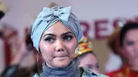 Akankah Rina Nose Pakai Jilbab Lagi?