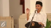 Presiden Joko Widodo memberikan sambutan saat acara buka puasa bersama dengan wartawan di Istana Negara, Jakarta, Senin (6/7/2015). Di kesempatan itu Jokowi mempersilahkan wartawan untuk menyampaikan aspirasi secara langsung. (Liputan6.com/Faizal Fanani)