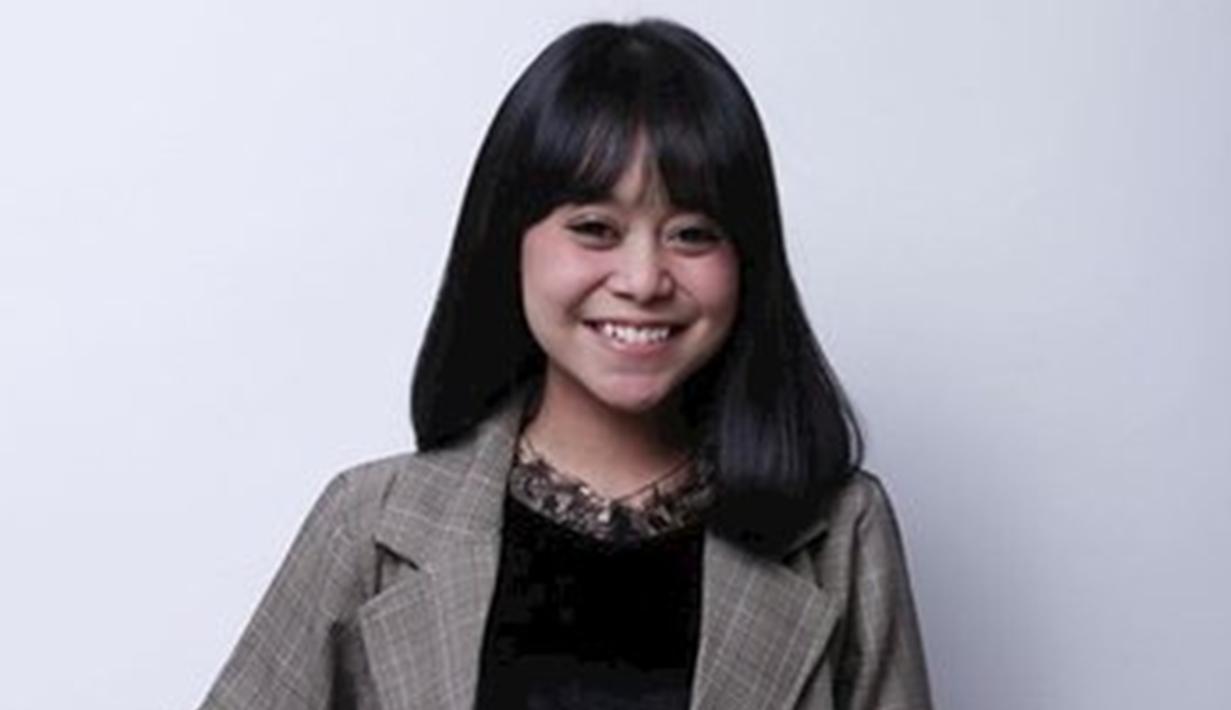 Istri dari Rizky Billar memang sangat memperhatikan penampilannya. Usai menjadi juara D'Academy, Lesty fokus memperbaiki penampilannya menjadi lebih cantik. Salah satunya dengan bergaya rambut bob berponi. Saat rambut bobnya sudah panjang pun penampilan Lesty tetap menawan. (KapanLagi.com)