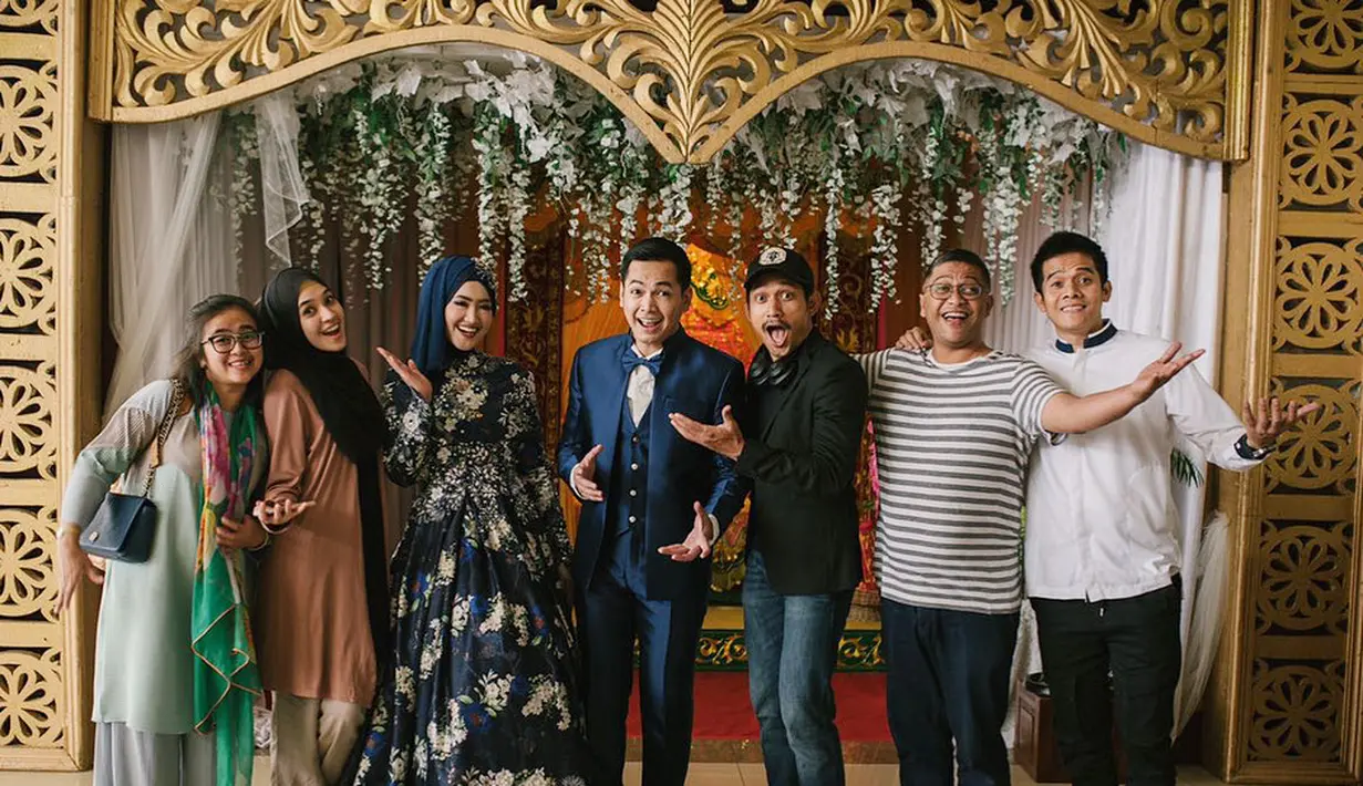 "Meskipun berpisah kita tak boleh mengorbankan anak2 dan mengedepankan ego kita.. anak2 itu tak bersalah mereka akan semakin bahagia dengan banyaknya kasih sayang.." lanjut Tommy. (Instagram/tommykurniawann)