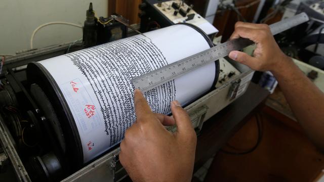 Memantau Aktivitas Gunung Anak Krakatau Lewat Seismograf