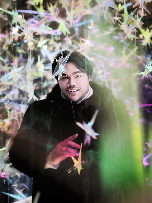 6 Potret Terbaru Ivan Gunawan, Bak Bintang Hollywood dan Bikin Pangling