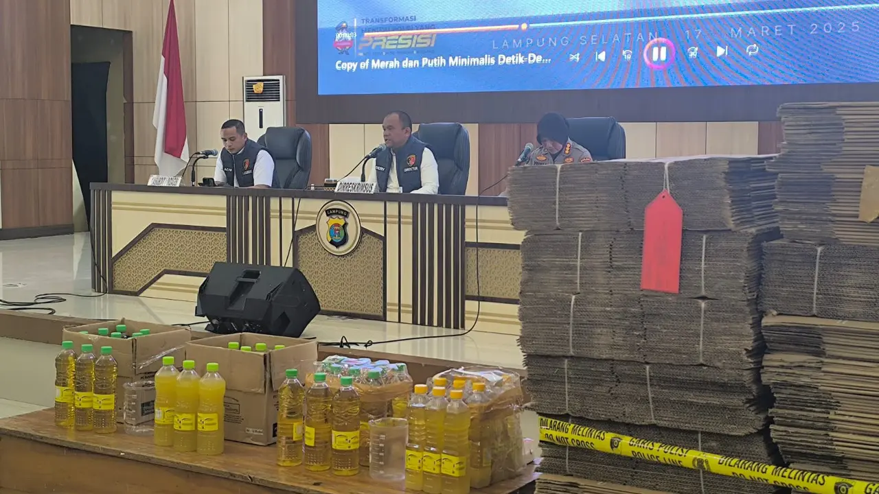 Barang bukti minyak goreng rakyat merek Minyak Kita diduga diproduksi secara ilegal. Foto : (Istimewa).