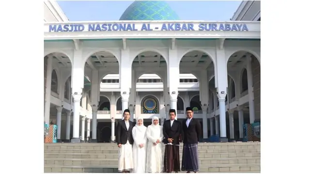 Merayakan Lebaran bersama keempat anaknya