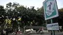 Poster tuntutan buruh terlihat di Jalan Merdeka Barat, Jakarta, Selasa (1/5). Aksi May Day di Jakarta meninggalkan jejak vandalisme yang dibuat kaum pekerja itu. (Merdeka.com/ Iqbal S. Nugroho)