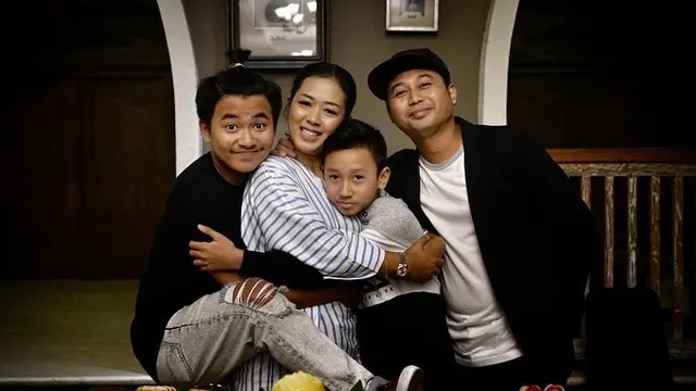 7 Potret Kesederhanaan Perayaan Ulang Tahun Soimah ke-39