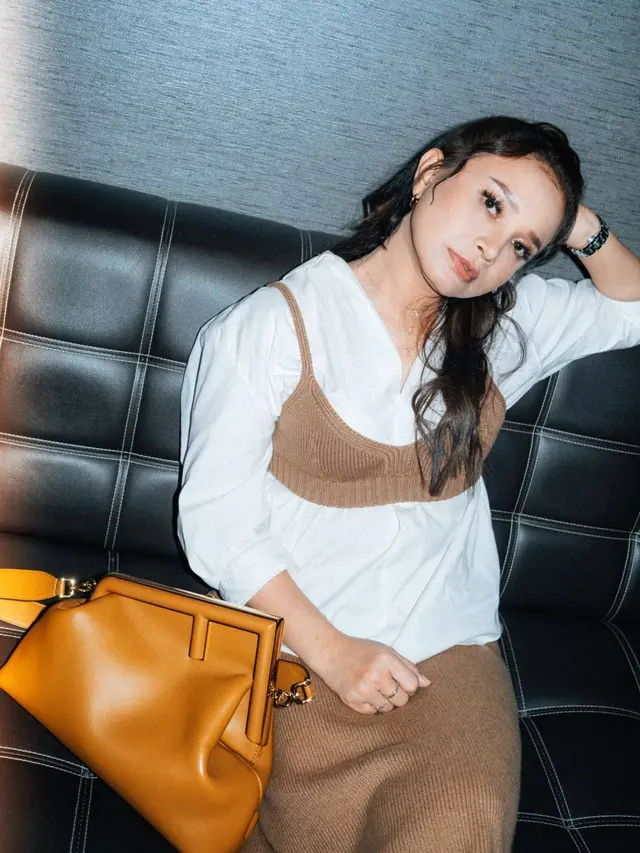 6 OOTD Rossa dengan Sejumlah Tas Mahal, Berapa Harganya?