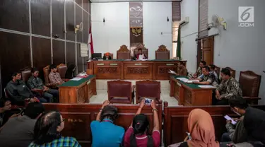 Suasana sidang lanjutan dalam permohonan praperadilan oleh pengamen Cipulir korban salah tangkap, di Pengadilan Negeri Jakarta Selatan, Selasa (23/7/2019). Sidang beragenda menanti jawaban dari termohon, yakni Kejati DKI, Polda Metro Jaya, dan Kementerian Keuangan. (Liputan6.com/Faizal Fanani)