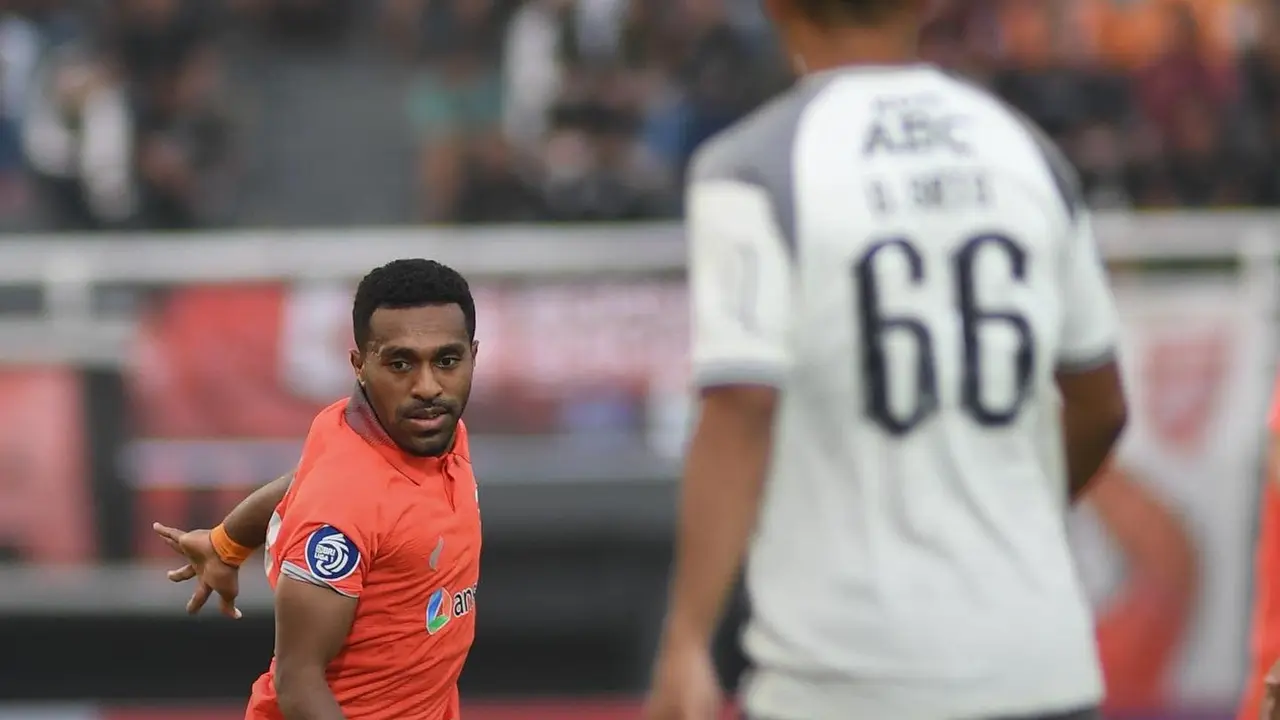Winger Borneo FC, Terens Puhiri ketika melawan Persib Bandung di BRI Liga 1 2022/2023.