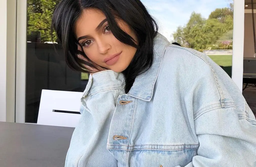 Kylie Jenner dikabarkan melahirkan, membuatnya kerepotan menjawab pertanyaan. (Instagram/KylieJenner)