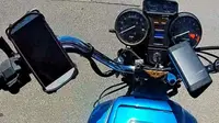 Awas, HP Terlalu Lama Ditaruh di Setang Motor Bisa Cepat Rusak