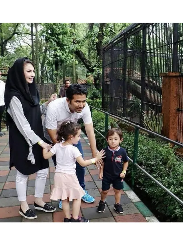 6 Potret Kebersamaan  Arumi Bachsin dan Kedua Anaknya