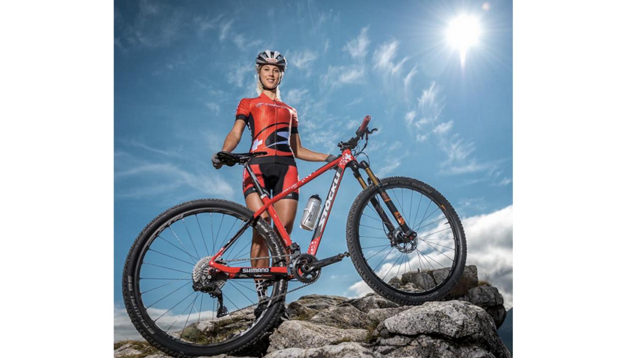 Tahun 2015, Jolanda Neff meraih medali emas di Leogang-Saalfelden pada kejuaraan European Games. (Bola.com/instagram/jolandaneff)