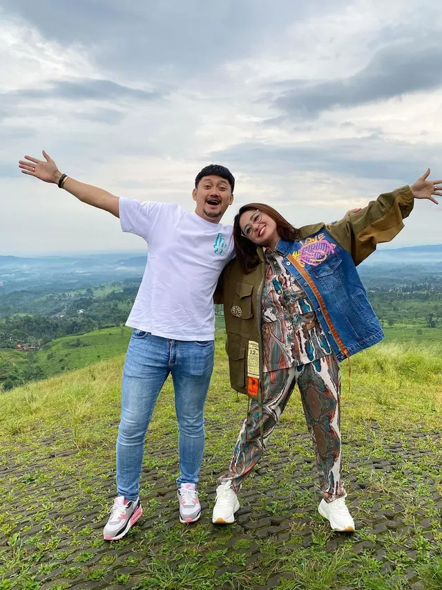 Proses cerai, ini potret kenangan Angga Wijaya dan Dewi Perssik saat masih mesra (Foto: Instagram @anggawijaya88)