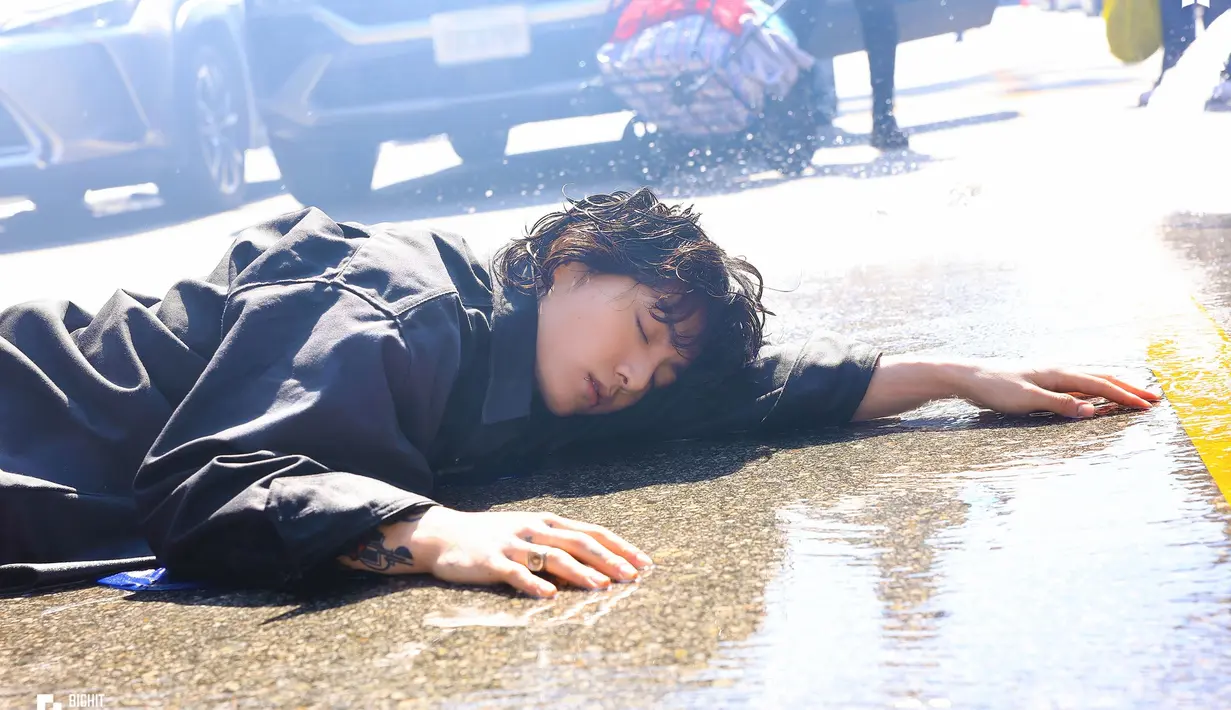 Syuting video klip dilakukan di Amerika Serikat. Prosesnya cukup melelahkan namun dia berhasil menyelesaikannya dengan baik. (Foto: Facebook/ bangtan.official)