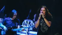 Band asal Amerika, Dream Theater sukses menggelar konsernya di Lapangan D, Senayan, Jakarta, (26/10/14). (Liputan6.com/Faizal Fanani)