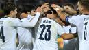 Para pemain Italia merayakan gol yang dicetak Riccardo Orsolini ke gawang Armenia pada laga Kualifikasi Piala Eropa 2020 di Stadion Renzo Barbera, Palermo, Senin (18/11). Italia menang 9-1 atas Armenia. (AFP/Andreas Solaro)