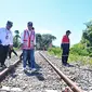 Menteri Perhubungan (Menhub) Budi Karya Sumadi meninjau pembangunan jalur tambahan kereta api Makassar-Parepare di Stasiun Mangilu, Kabupaten Pangkep, Sulawesi Selatan (Sulsel). (Foto: Kementerian Perhubungan)