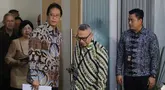 Menteri Keuangan yang juga Ketua Komite Stabilitas Sistem Keuangan (KSSK) Purbaya Yudhi Sadewa  bersama Pejabat Sementara Gubernur Bank Indonesia Destry Damayanti  sebelum menyampaikan konferensi pers hasil rapat berkala KSSK III tahun 2026 di Jakarta, Senin (3/8/2026). (KLY/ Arie Basuki)
