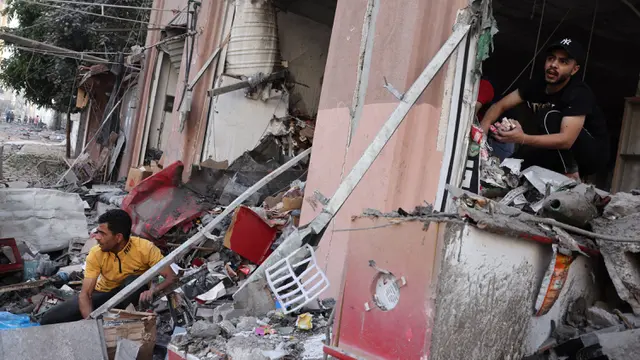 Warga Tinggalkan Gaza