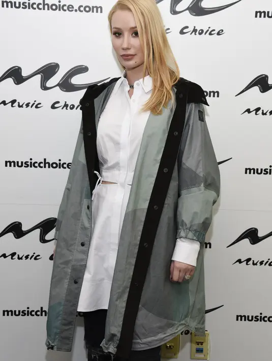 Pasangan yang bertunangan pada Juni 2015 lalu rupanya telah tak sabar menunggu momen pernikahan. (AFP/Bintang.com)