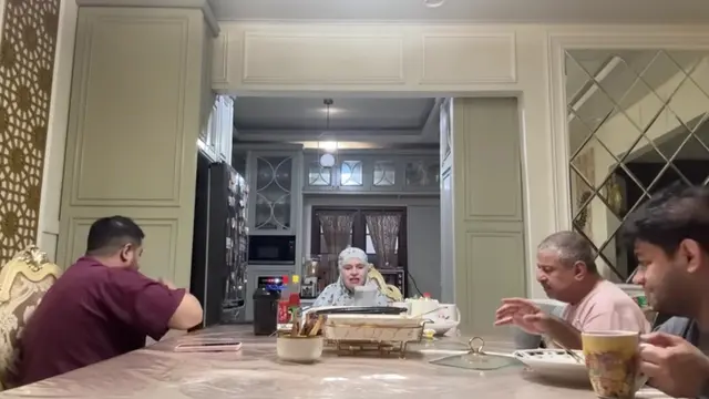 Potret Ruang Makan di Rumah Fadil Jaidi saat Sahur (Foto: YouTube Fadil Jaidi)