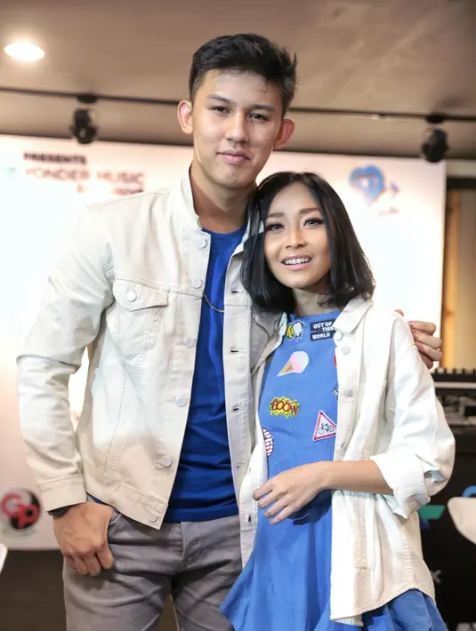 Lagu ini merupakan sambungan dari single ‘Buktikan Padaku’ yang belum lama dirilis, dan berkisah soal jawaban seorang perempuan yang meminta bukti kepada sang pria tentang keseriusan dalam janlinan cinta. (Adrian Putra/Bintang.com)