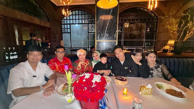 Potret perayaan ulang tahun Fadly Faisal yang ke-24 (Sumber: Instagram/@opah_faisal)