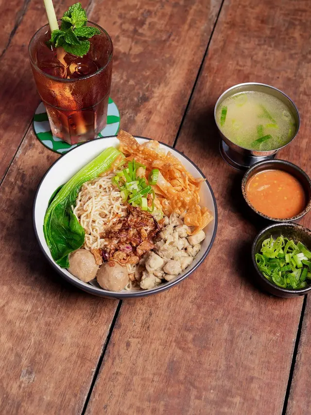 Hobi Masak, Tyna Dwi Jayanti Hadirkan Mie Ayam Andalannya di Lucy In The Sky SPARK