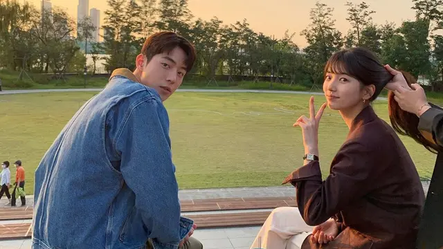 7 Potret Akrab Suzy dan Nam Joo Hyuk di Balik Layar Drama Start-Up, Curi Perhatian