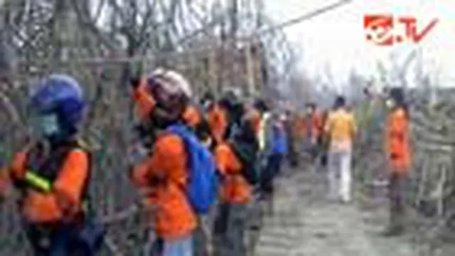 Jalan di Lereng Merapi Dibersihkan