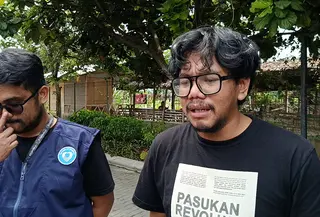 Ferry Irwandi salurkan bantuan untuk korban banjir Sumatra. (Liputan6.com/Reza Efendi)