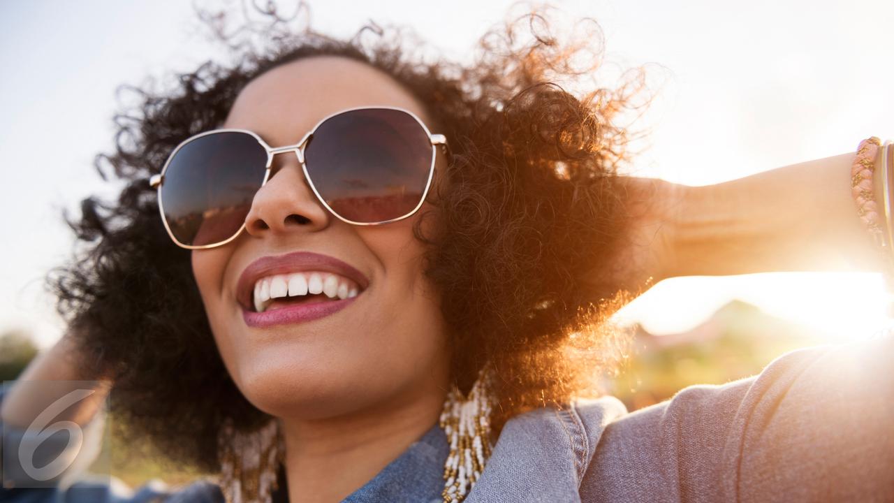 Ilustrasi Kacamata Hitam