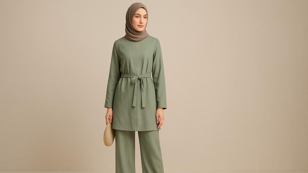 12 Model Busana Muslimah 1 Warna yang Lagi Tren di 2025, Tampilan Simpel tapi Elegan