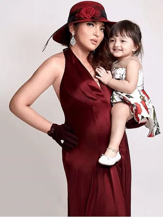 Berdasarkan informasi yang diperoleh, Ashanty melahirkan secara caesar di Rumah Sakit Medistra,  Gatot Subroto, Jakarta Selatan. Ashanty melahirkan Jumat, (28/10/2016) pukul 7.05 WIB. (dok. Instagram)