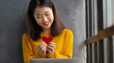 4 Tanda Dirimu Terjebak Cinta Virtual Yang Berawal Dari Online Dating Lifestyle Fimela Com