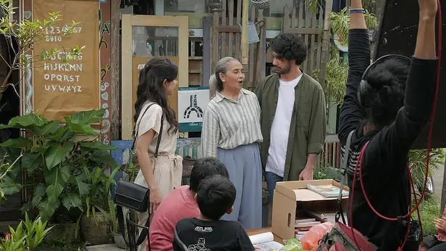 Main Film Bareng, Ini 6 Momen Reza Rahadian dan Michelle Ziudith saat Syuting