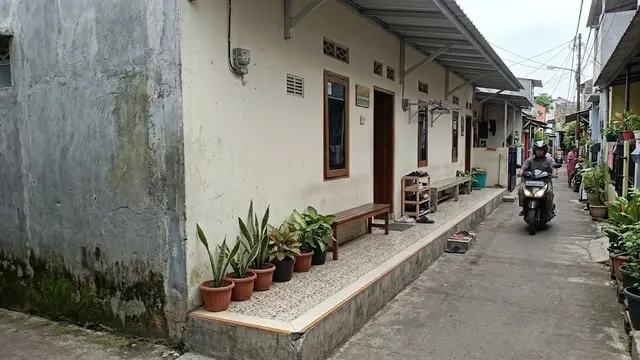 Desain Teras Rumah Gang Sempit agar Motor Tetangga Tetap Bisa Lewat