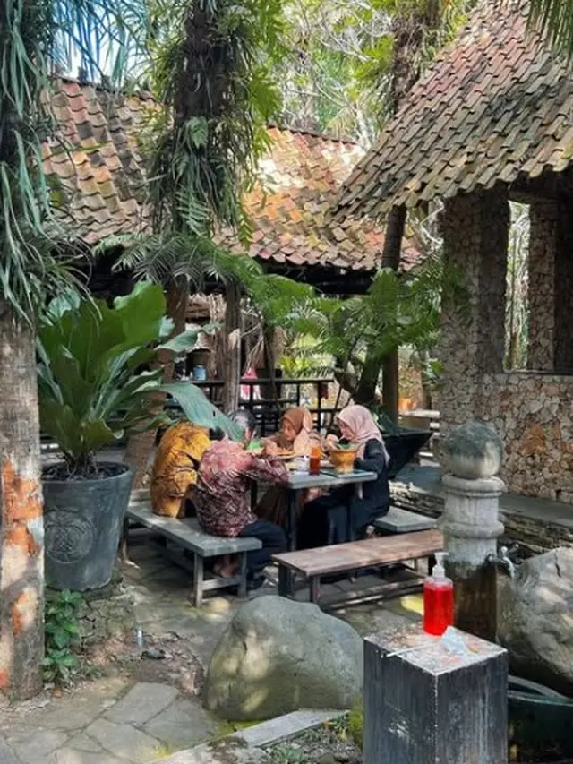 Instagram/@waroeng_pohon