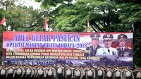 Polda Jawa Barat menggelar apel gelar pasukan operasi Mantap Brata Lodaya 2018 di lapangan Gasibu Bandung, Rabu (19/9/2018). (Dok. Humas Setda Jabar/Huyogo Simbolon)