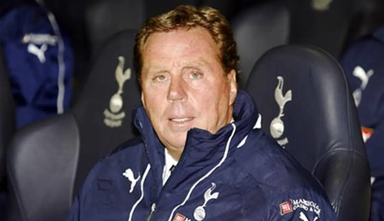 Tottenham Manager Harry Redknapp is pictured before kick off against Dinamo Zagreb in a UEFA Cup Group D match at White Hart Lane in London, on November 6 , 2008. Tottenham won 4-0. AFP PHOTO/IAN KINGTON