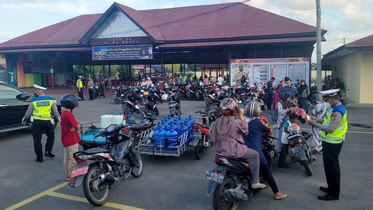 Pelanggar Lalu Lintas Bukannya Ditilang Malah Diminta Ikut Vaksin Covid-19 (Polres Pidie)