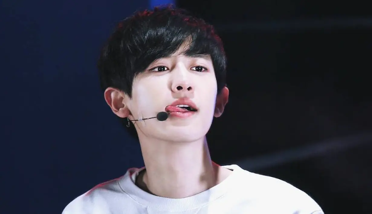 Chanyeol EXO pernah mengisi soundtrack untuk drama Goblin. Soundtrack yang dibawakan bersama Punch itu berjudul Stay With Me. (Foto: Allkpop.com)