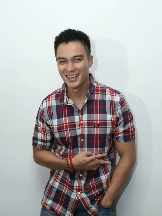 Meski dari segi bahasa hampir sama, Baim Wong mengaku masih ada beberapa kesulitan. Sekarang ini ia banyak mempelajari. (Andy Masela/Bintang.com)